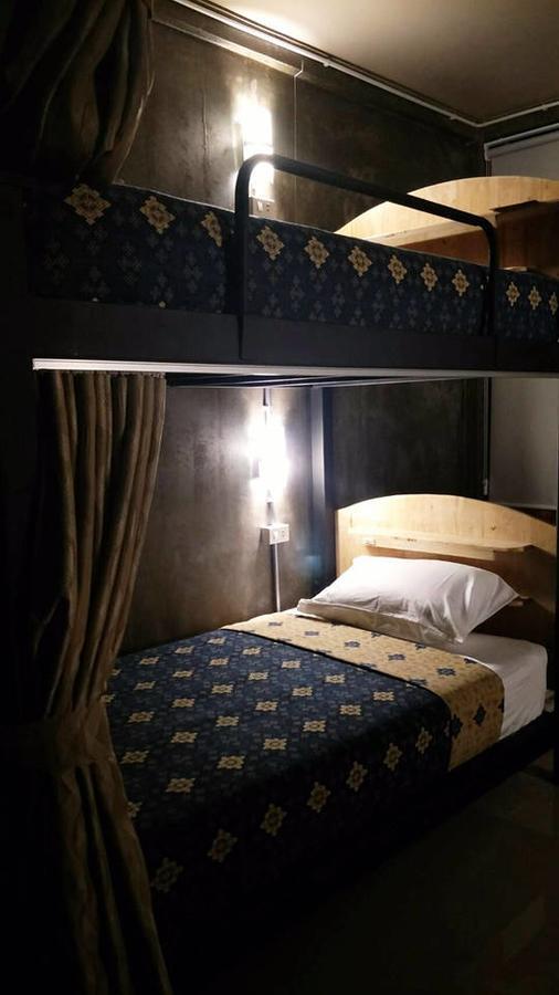 Club76 Bunk Bed. (Adults Only) 호텔 치앙마이 외부 사진